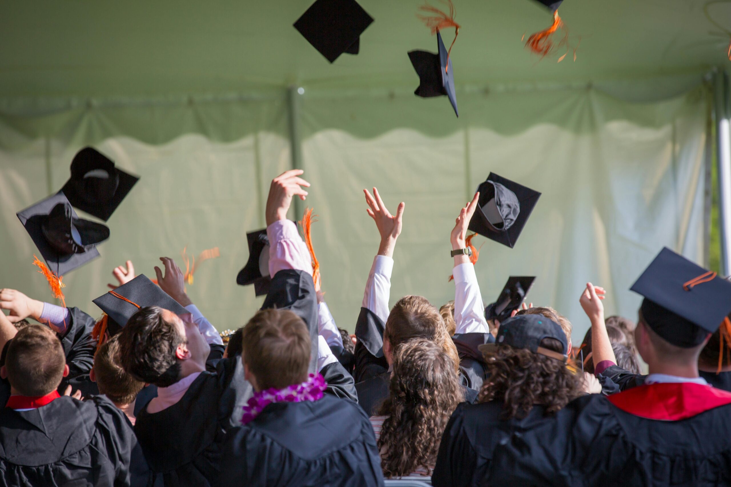 A student earning income on a flexible schedule with a matched side hustle